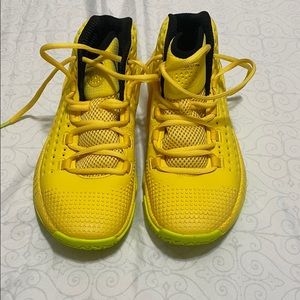 Yellow under armor shoes